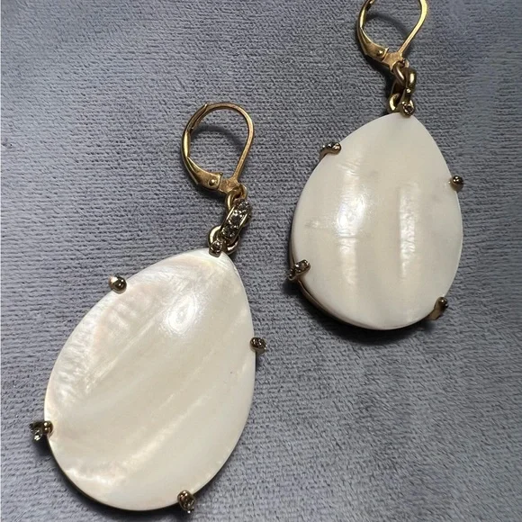 Large and light teardrop Mother of Pearl & Swarovski earrings - Picture 4 of 8